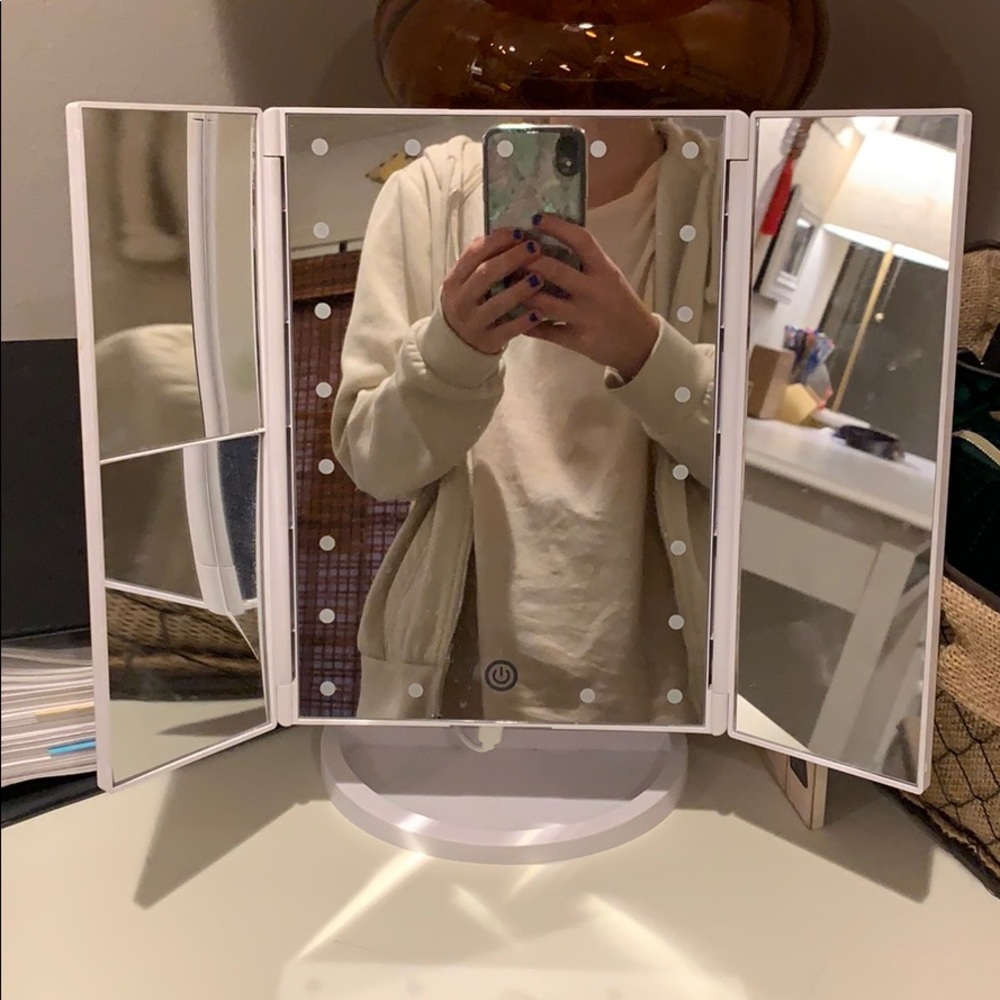 Makeup mirror